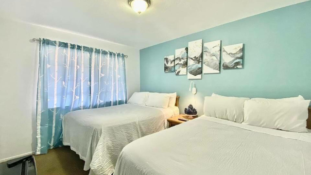 Bluebird Day Inn & Suites