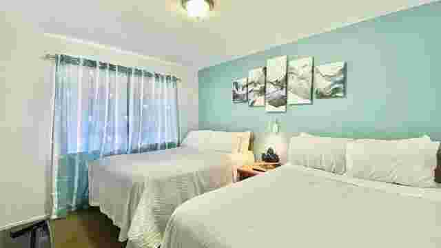 Bluebird Day Inn & Suites