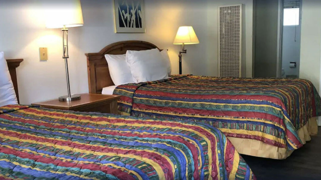 Cedar Inn & Suites