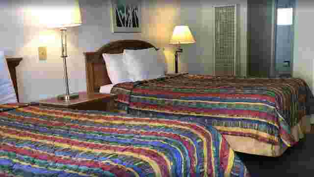 Cedar Inn & Suites